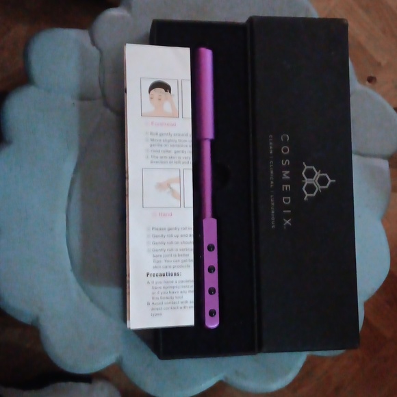 Cosmedix Face and Body Massage Beauty Roller - Picture 4 of 10